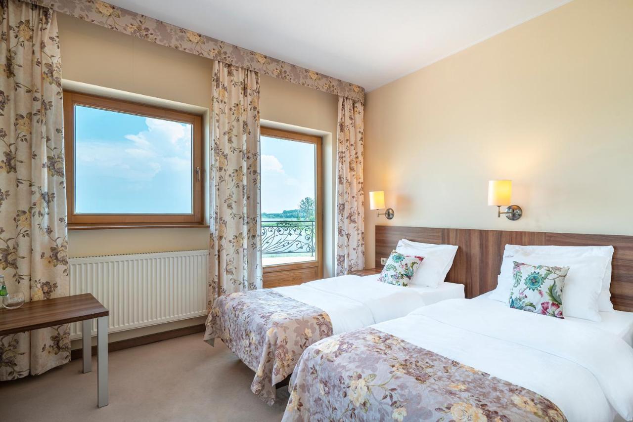 Labedz Hotel Karczma Iława Dış mekan fotoğraf